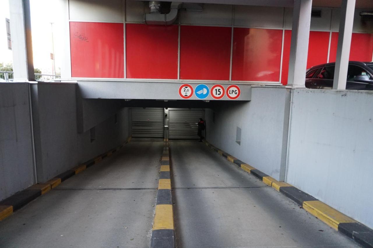 Dominant Studio Hostel With Free Parking For Preregistered Drivers & Garage With Cctv Bratislava Exteriör bild