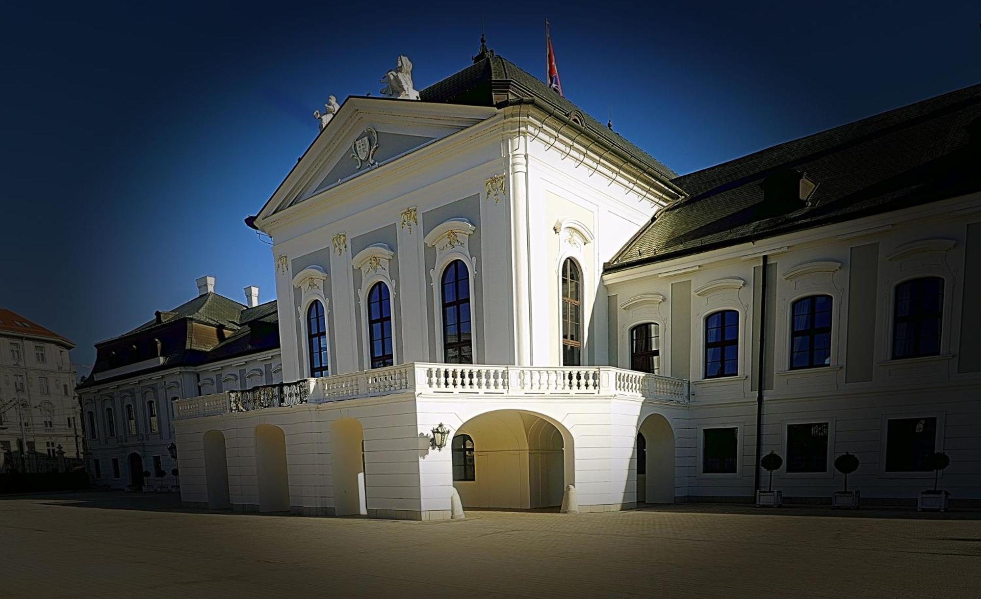 Dominant Studio Hostel With Free Parking For Preregistered Drivers & Garage With Cctv Bratislava Exteriör bild