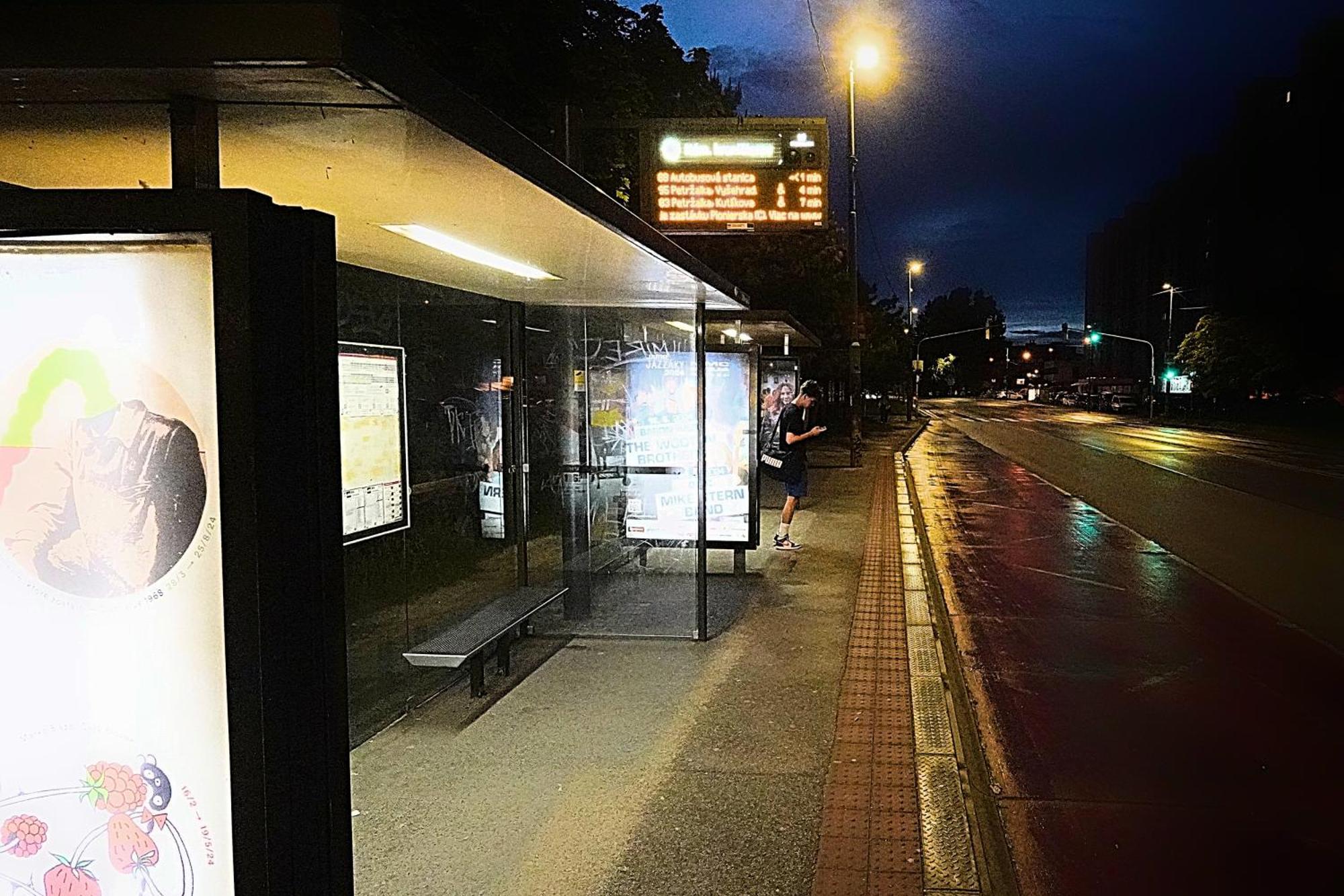 Dominant Studio Hostel With Free Parking For Preregistered Drivers & Garage With Cctv Bratislava Exteriör bild