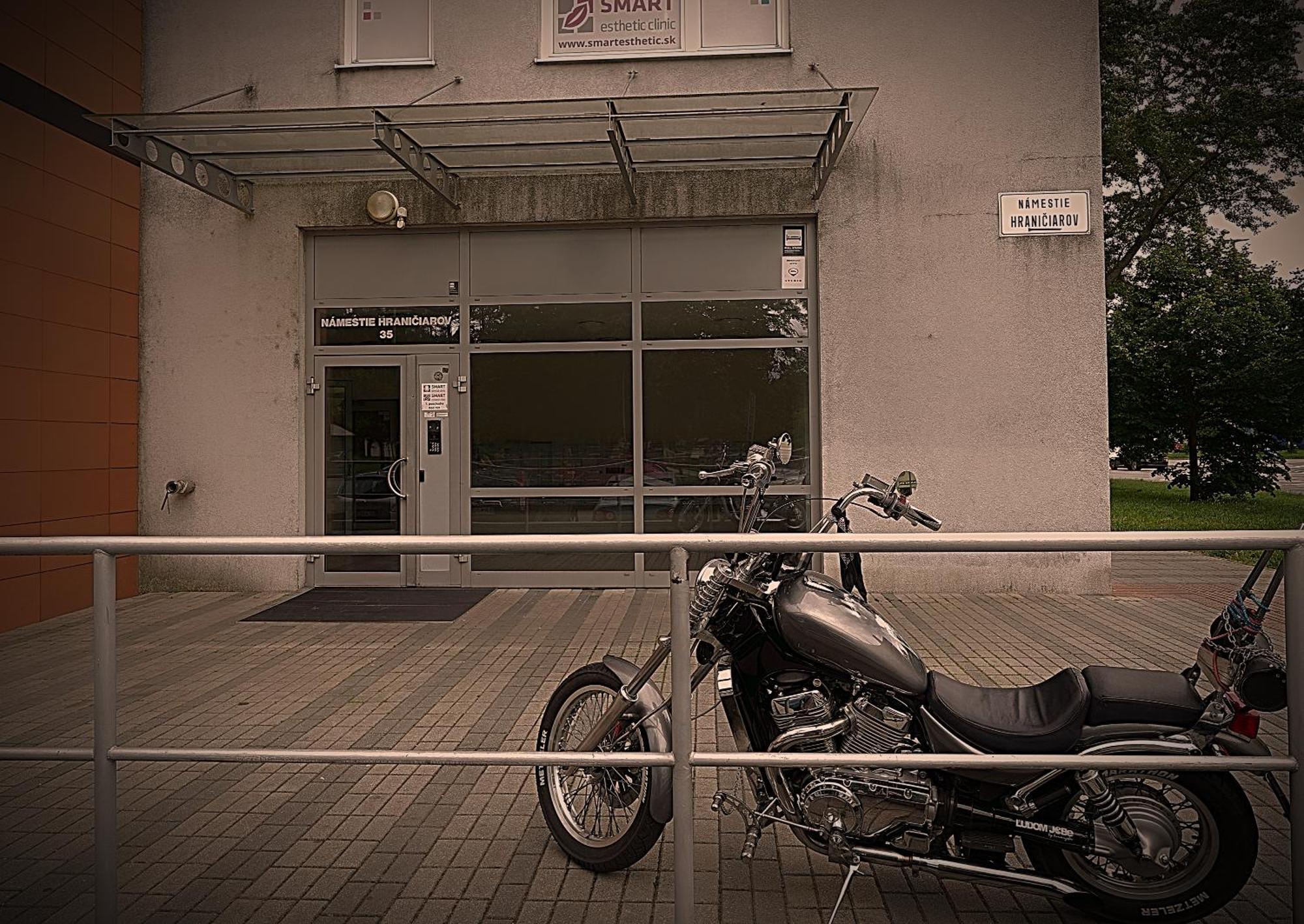 Dominant Studio Hostel With Free Parking For Preregistered Drivers & Garage With Cctv Bratislava Exteriör bild